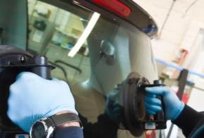 фото замена заднего стекла в автосервисе