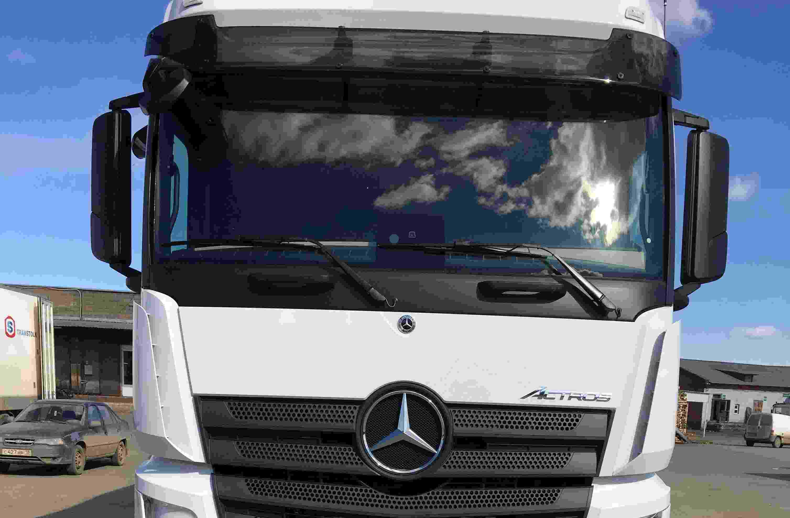 Фото замены лобового стекла грузового авто