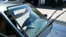 Фото процесса установки лобового стекла в Ижевске